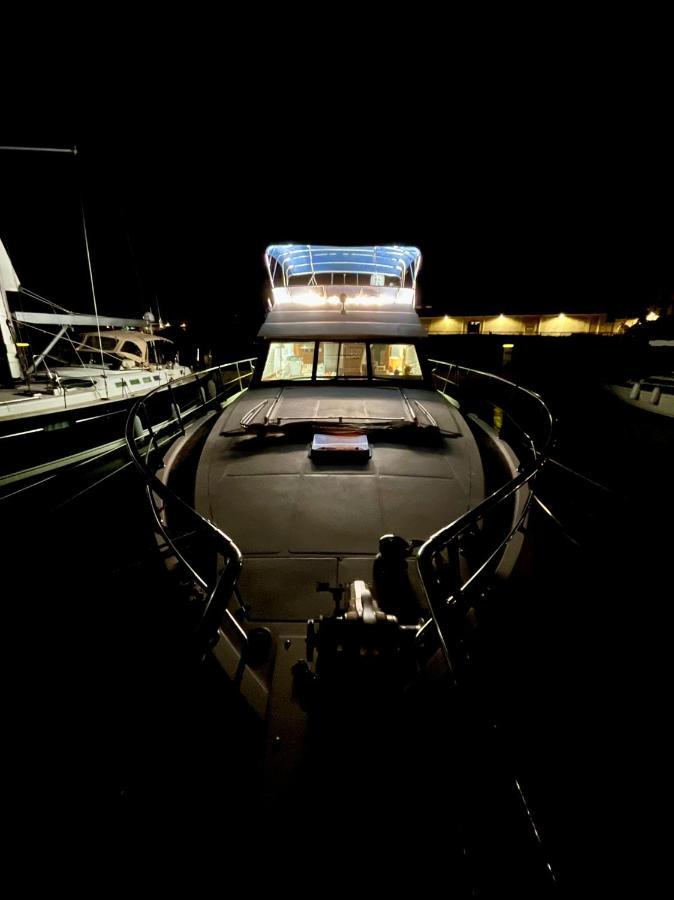 Hotel Navi Yacht A Sete, 2 A 8 Couchages, Privatif Exterior foto